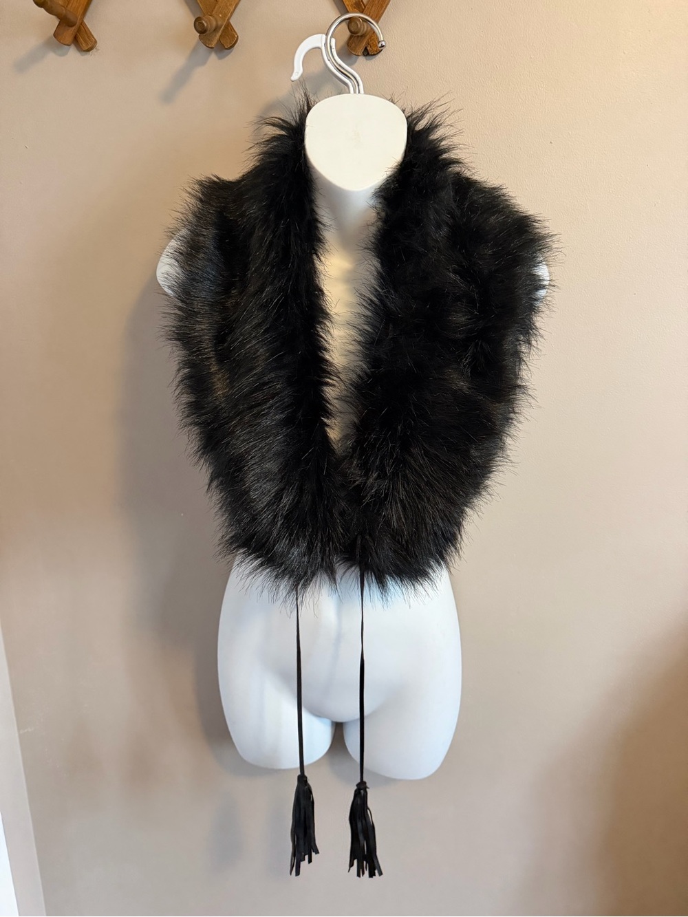 Steve Madden Black Faux Fur Tassel Collar Scarf OS